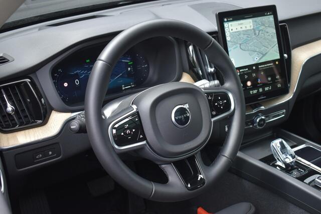 Volvo XC60 T6 Plug-in hybrid AWD Plus Dark | Head Up Display | 360 Graden Camera | Panoramisch Schuif-/Kanteldak | All Season banden | Google Navigatie | Semi Elektrische Trekhaak | Adaptieve Cruise Control | BLIS |