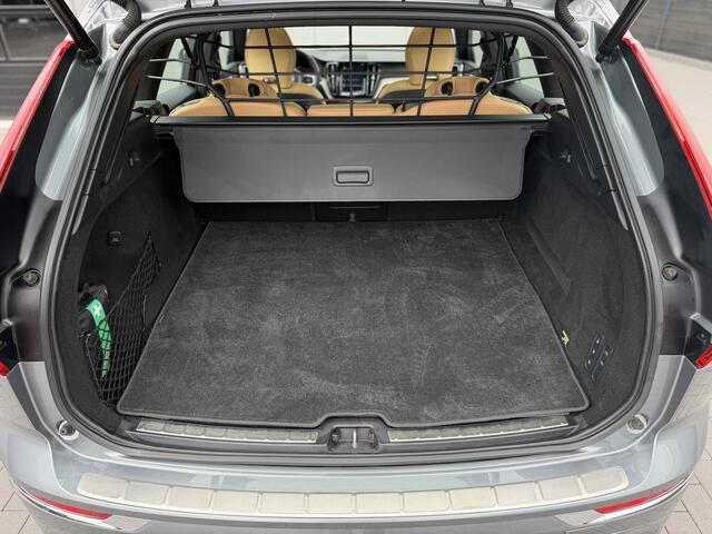 Volvo XC60 T8 Twin Engine AWD Inscription | Panorama | Luchtvering | Stoelventilatie | Adaptive Cruise | H&K | Wegkl. Trekhaak