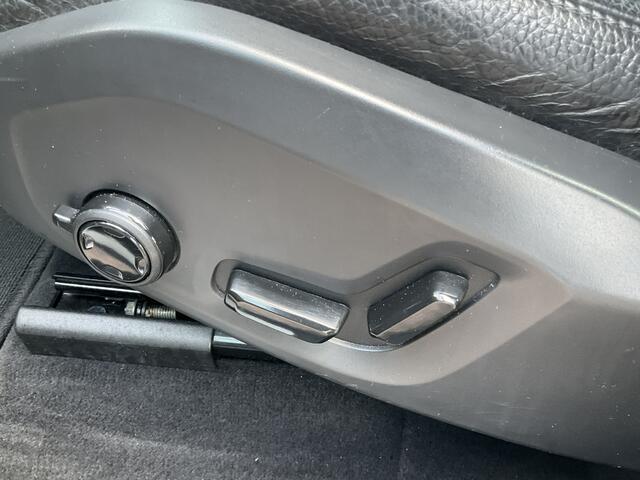Volvo XC60 2.0 T6 Plug-in hybrid AWD Plus Bright Panorama Leer inscription stoelen