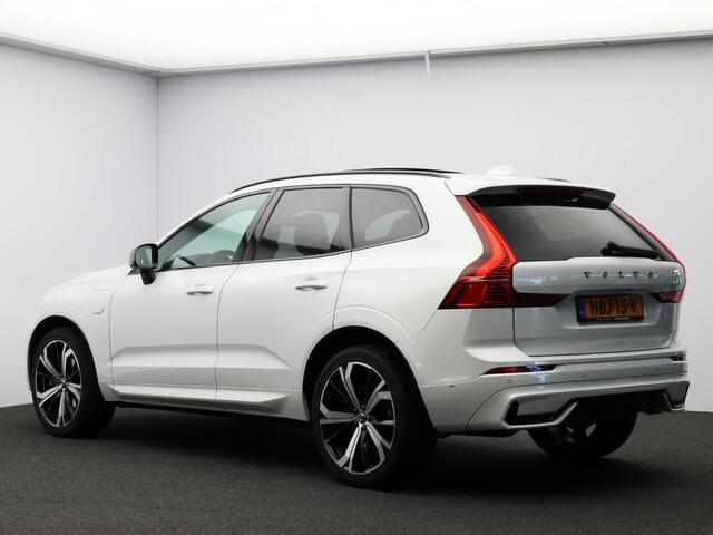 Volvo XC60 T6 AWD Plug-in hybrid Ultra Dark Automaat / Panoramadak / Head up display / 360* camera / Privacy Glass / Harman Kardon audio / 21" velgen