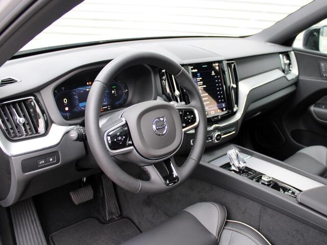 Volvo XC60 T6 AWD Plug-in hybrid Ultra Dark Automaat / Panoramadak / Head up display / 360* camera / Privacy Glass / Harman Kardon audio / 21" velgen