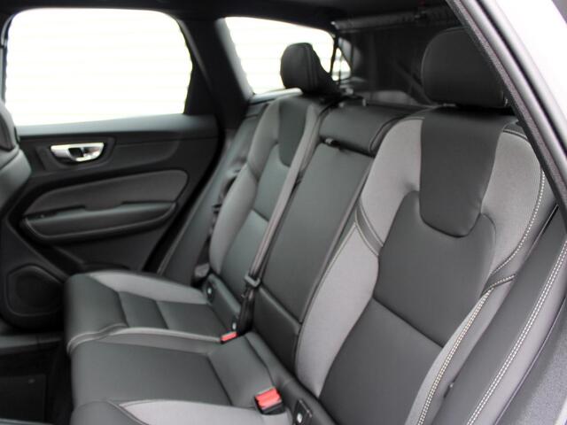 Volvo XC60 T6 AWD Plug-in hybrid Ultra Dark Automaat / Panoramadak / Head up display / 360* camera / Privacy Glass / Harman Kardon audio / 21" velgen