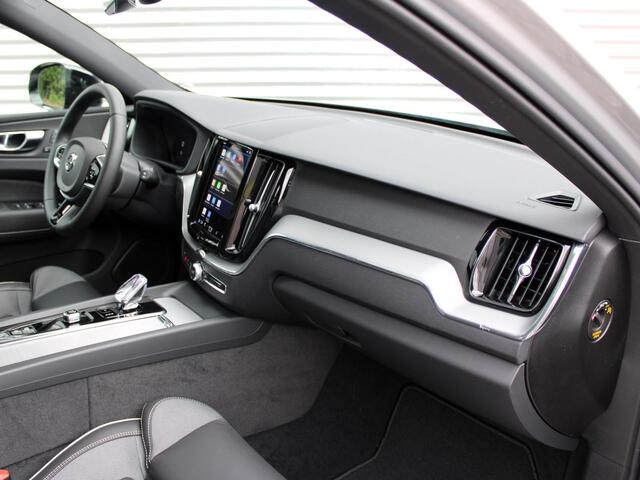 Volvo XC60 T6 AWD Plug-in hybrid Ultra Dark Automaat / Panoramadak / Head up display / 360* camera / Privacy Glass / Harman Kardon audio / 21" velgen