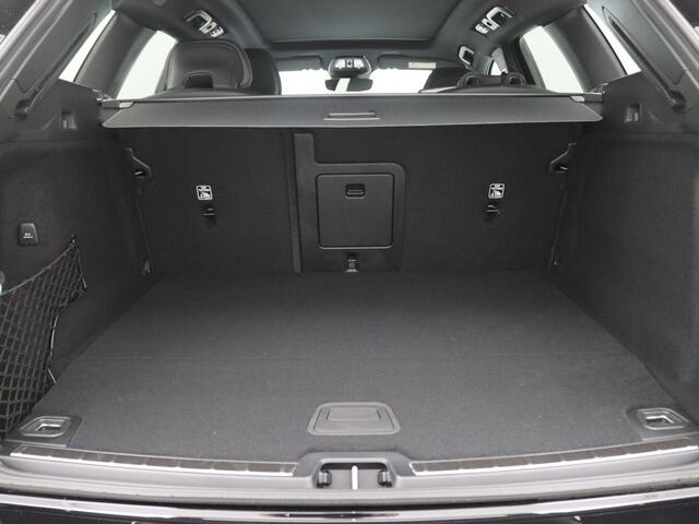 Volvo XC60 2.0 T6 Plug-in hybrid AWD Ultra Bright 336PK Aut. Executive, Luchtvering, Ventilatiestoelen, Panoramadak, Trekhaak, 22"LM Velgen, Head-Up Display, Bowers & Wilkins, 360gr. Camera