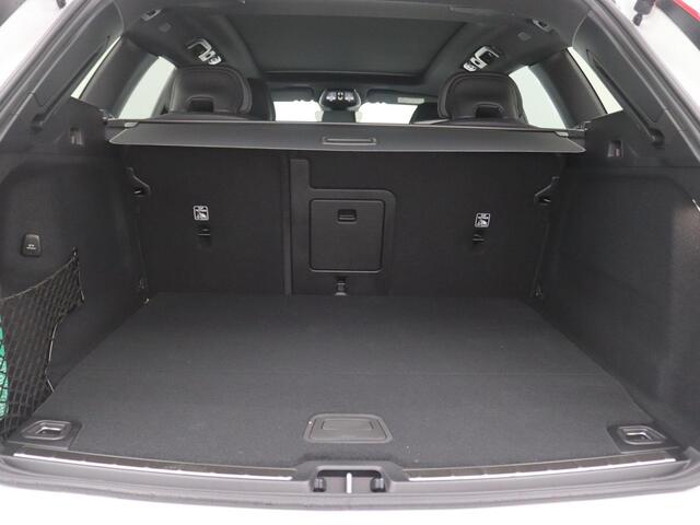 Volvo XC60 2.0 T6 Plug-in hybrid AWD Plus Black Edition 336PK Panoramadak, Trekhaak, 21" LM Velgen, 360gr. Camera, Head-Up Display, Elektr. Achterklep, Keyless, Memorystoel