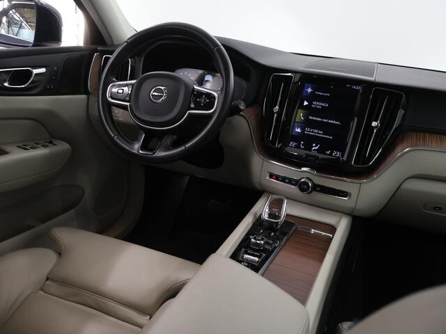 Volvo XC60 2.0 T8 Twin Engine AWD Inscription | SOH 75,2% | Panoramadak | Luchtvering | Elek. Trekhaak | Cruise Control Adaptief | Harman Kardon | Elek. Achterklep | Apple Carplay/Android Auto |