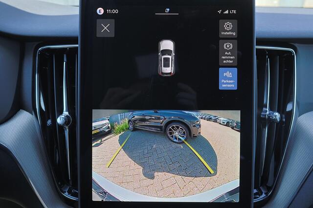 Volvo XC60 T6 Recharge AWD Plus Black Edition - IntelliSafe Assist & Surround - Harman/Kardon audio - Parkeercamera achter - Verwarmde voorstoelen, stuur & achterbank - Parkeersensoren voor & achter - Elektr. bedienb. voorstoelen met geheugen - Draadloze tel. lader