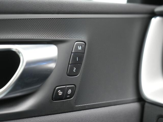 Volvo XC60 T6 AWD R-Design LONG RANGE PHEV 350pk Dealer O.H. | Panodak | Camera | Sportstoelen Memory & Verwarmd | Stuur Verwarmd | Google Assistent | Keyless | Cruise Control | Apple Carplay | DAB | Plug In Hybrid |