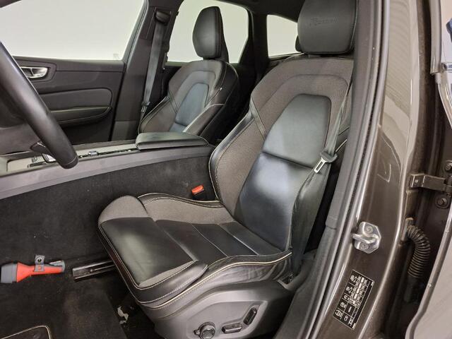 Volvo XC60 2.0 B5 R-Design | Trekhaak | 360° Camera | Harman/Kardon | Adaptieve Cruise | BLIS | Keyless entry/start | Extra Getint Glas | Memory | Power Seats | DAB |