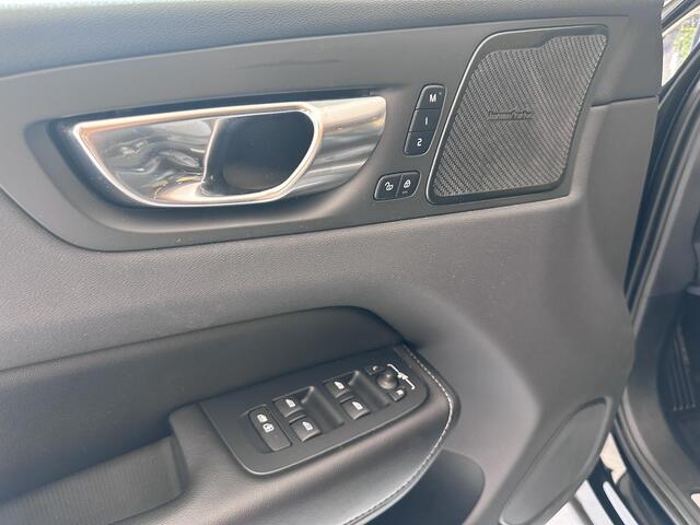 Volvo XC60 2.0 T6 Plug-in hybrid AWD R-Design Trekhaak | Pano | electrische stoelen