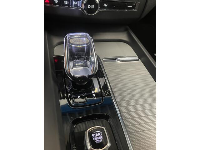 Volvo XC60 2.0 T8 PHEV AWD Long Range Ultra Dark Exec. Ed. Luchtvering/ Trekhaak 2250kg/ HUD/ 360 Camera/ Stoelverw + Koeling