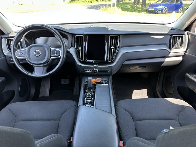 Volvo XC60 2.0 B4 Momentum |CARPLAY|CRUISE|CLIMA|LM VELGEN 18''
