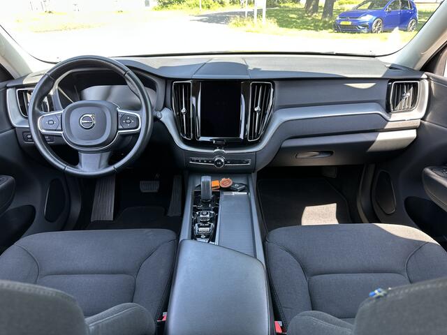 Volvo XC60 2.0 B4 Momentum |CARPLAY|CRUISE|CLIMA|LM VELGEN 18''