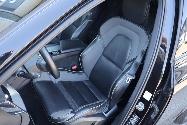 Volvo XC60 2.0 B5 AWD R-Design | HUD | Harman/Kardon | Panoramadak | 360* Camera | ACC |