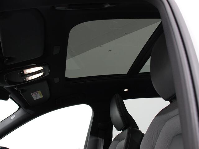 Volvo XC60 2.0 T6 Plug-in hybrid AWD Automaat Plus Dark Adaptieve cruise control Leder Navigatie Google Harman Kardon Panorama dak Lichtmetalen Velgen Dab Stoelverwarming Camera 360 Led Climate control Apple Carplay/ Android Auto