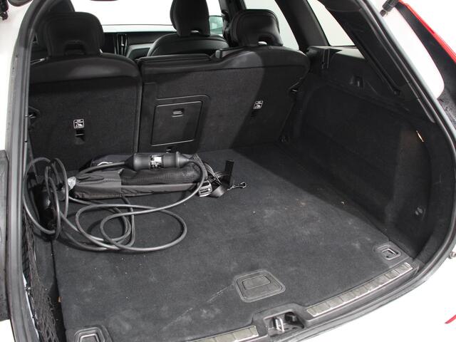 Volvo XC60 2.0 T6 Plug-in hybrid AWD Automaat Plus Dark Adaptieve cruise control Leder Navigatie Google Harman Kardon Panorama dak Lichtmetalen Velgen Dab Stoelverwarming Camera 360 Led Climate control Apple Carplay/ Android Auto