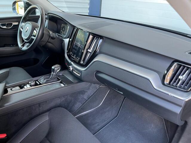 Volvo XC60 2.0 T4 190PK Momentum APPLE Carply/STOELVERWARMING/DEALER AUTO