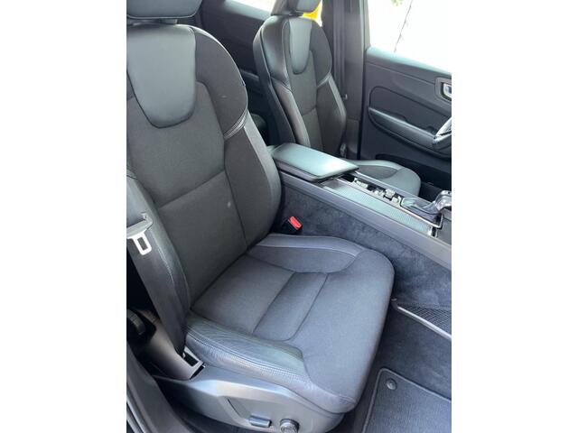 Volvo XC60 2.0 T4 190PK Momentum APPLE Carply/STOELVERWARMING/DEALER AUTO