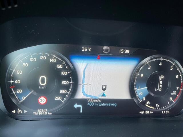 Volvo XC60 2.0 T4 190PK Momentum APPLE Carply/STOELVERWARMING/DEALER AUTO