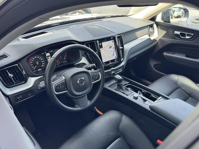 Volvo XC60 2.0 T5 Momentum NL-AUTO | D-RIEM V.V. | PANODAK | CAMERA