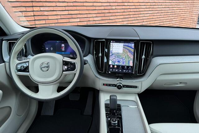 Volvo XC60 T6 Plug-in hybrid AWD Plus Bright | Blond Lederen bekleding | Google Infotainment | Stoelverwarming | Semi-Electrische Wegklapbare trekhaak | Parkeerverwarming |