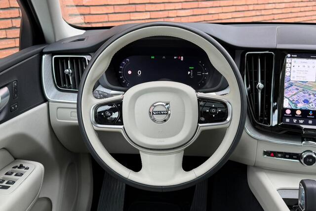 Volvo XC60 T6 Plug-in hybrid AWD Plus Bright | Blond Lederen bekleding | Google Infotainment | Stoelverwarming | Semi-Electrische Wegklapbare trekhaak | Parkeerverwarming |