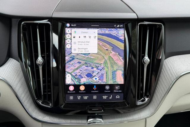 Volvo XC60 T6 Plug-in hybrid AWD Plus Bright | Blond Lederen bekleding | Google Infotainment | Stoelverwarming | Semi-Electrische Wegklapbare trekhaak | Parkeerverwarming |
