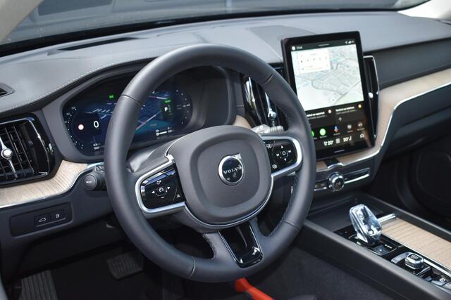 Volvo XC60 T6 Plug-in hybrid AWD Ultra Dark | Panoramisch Schuif-/Kanteldak | 360 camera | All Season banden | Harman Kardon Premium Audio | BLIS | Elektrische stoelen met geheugen functie | Semi-elektrische trekhaak | Keyless | Elektrische Achterklep | 20 Inch Lich