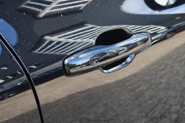Volvo XC60 T6 Plug-in hybrid AWD Ultra Dark | Panoramisch Schuif-/Kanteldak | 360 camera | All Season banden | Harman Kardon Premium Audio | BLIS | Elektrische stoelen met geheugen functie | Semi-elektrische trekhaak | Keyless | Elektrische Achterklep | 20 Inch Lich