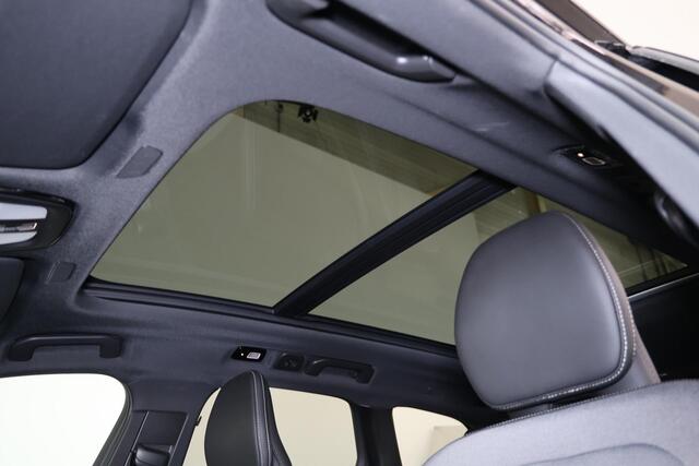 Volvo XC60 T6 Recharge AWD Plus Black Edition - Panorama/schuifdak - IntelliSafe Assist & Surround - 360º Camera - Harman/Kardon audio - Adaptieve LED koplampen - Verwarmde voorstoelen, stuur & achterbank - Parkeersensoren voor & achter - Elektr. bedienb. voorstoele