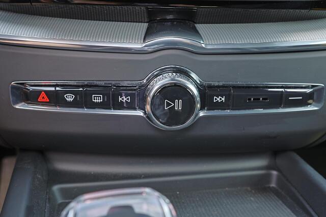 Volvo XC60 T8 Recharge AWD Plus Black Edition - IntelliSafe Assist & Surround - 360º Camera - Harman/Kardon audio - Adaptieve LED koplampen - Verwarmde voorstoelen, stuur & achterbank - Parkeersensoren voor & achter - Elektr. bedienb. voorstoelen met geheugen - Draa