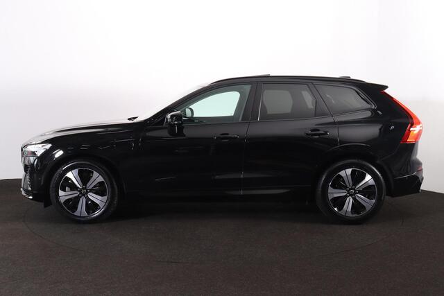 Volvo XC60 T8 Recharge AWD Ultimate Dark - Luchtvering - Panorama/schuifdak - IntelliSafe Assist & Surround - 360° Camera - Harman/Kardon audio - Verwarmde voorstoelen, stuur & achterbank - Parkeersensoren voor & achter - Elektr. bedienb. voorstoelen met geheugen -