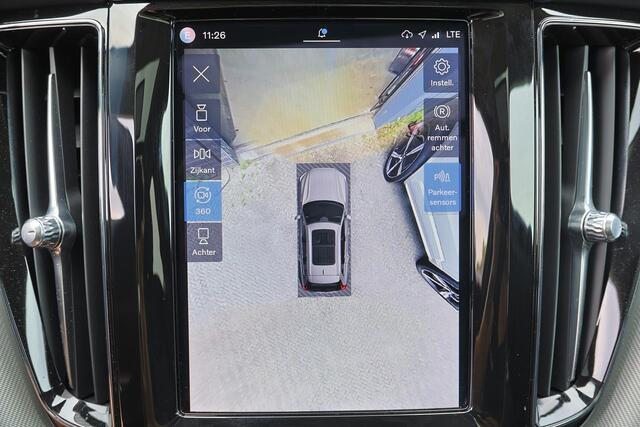 Volvo XC60 T8 Recharge AWD Ultimate Dark - Luchtvering - Panorama/schuifdak - IntelliSafe Assist & Surround - 360° Camera - Harman/Kardon audio - Verwarmde voorstoelen, stuur & achterbank - Parkeersensoren voor & achter - Elektr. bedienb. voorstoelen met geheugen -