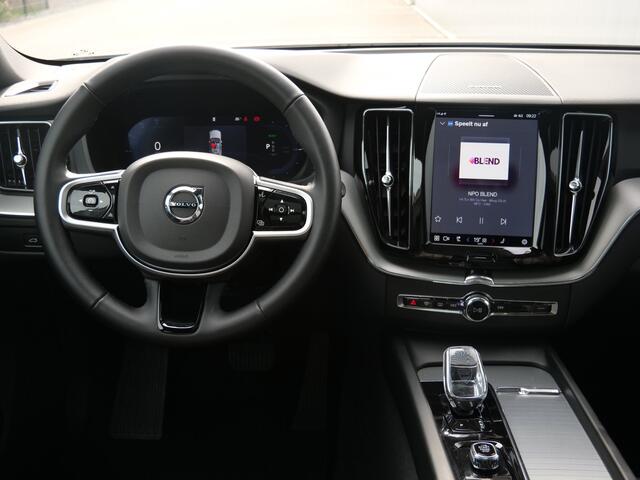 Volvo XC60 2.0 T6 350Pk Plug-in hybrid AWD Plus Dark Pano-dak / Adaptive Cruise / 360 Camera / Winterpakket