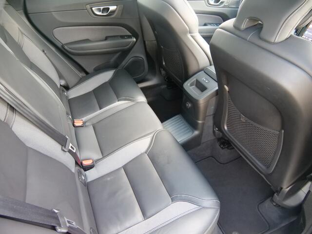 Volvo XC60 2.0 T6 350 Pk Plug-in hybrid AWD Plus Dark Pano-dak / Adaptive Cruise / 360 Camera / Winterpakket