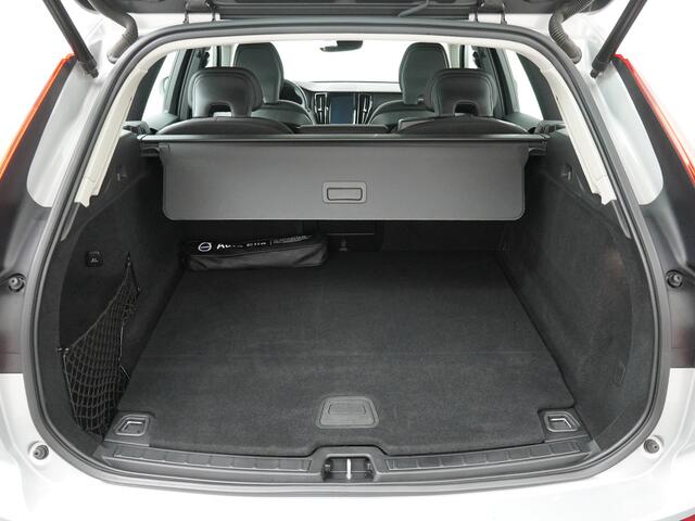 Volvo XC60 2.0 T6 Plug-in hybrid 350 pk AWD Core Bright | Pano | El. a. klep | Camera | LED | 18" | Keyless entry | Google Maps Navi