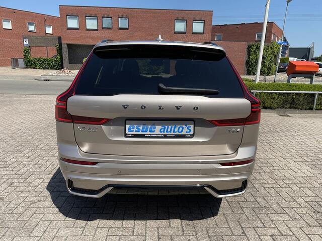Volvo XC60 2.0 T6 Plug-in hybrid AWD Ultra Dark Luchtvering Bowers en Wilkins Audio Nappa Leder Massagestoelen Stoelventilatie 21 Inch Velgen 360 Camera Elektrische comfortstoelen Apple Carplay Android Auto Stuurverwarming Vol Opties Nieuwe Auto ! Incl. BTW
