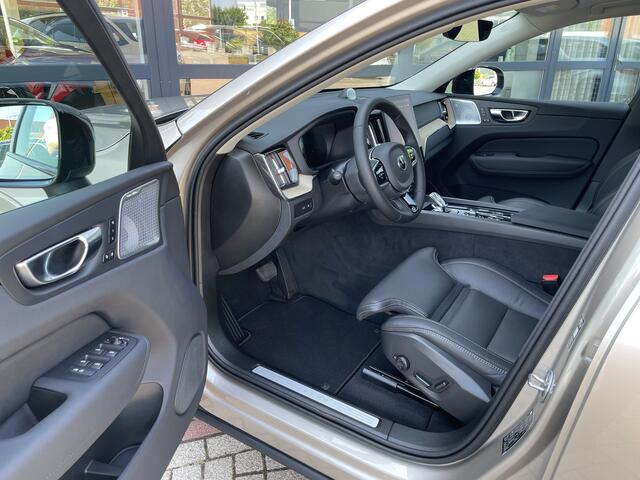 Volvo XC60 2.0 T6 Plug-in hybrid AWD Ultra Dark Luchtvering Bowers en Wilkins Audio Nappa Leder Massagestoelen Stoelventilatie 21 Inch Velgen 360 Camera Elektrische comfortstoelen Apple Carplay Android Auto Stuurverwarming Vol Opties Nieuwe Auto ! Incl. BTW