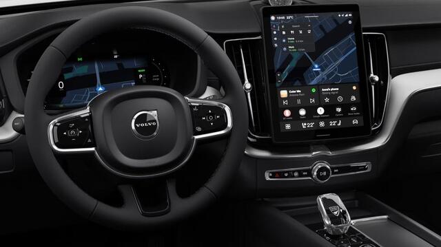 Volvo XC60 T8 Plug-in hybrid AWD Ultra Dark Exec. Ed. | Google | Long Range | Panoramadak | Bowers & Wilkins Audio | Massagefunctie | Keyless | Luchtvering | Stoelverwarming & Ventilatie | Head-Up Display | Getint Glas | Elek. Achterklep | Stuurverwarming | Memory |