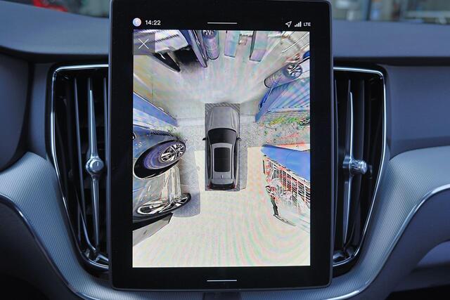 Volvo XC60 T6 Recharge AWD Plus Black Edition - Panorama/schuifdak - IntelliSafe Assist & Surround - 360º Camera - Harman/Kardon audio - Adaptieve LED koplampen - Verwarmde voorstoelen, stuur & achterbank - Parkeersensoren voor & achter - Elektr. bedienb. voorstoele