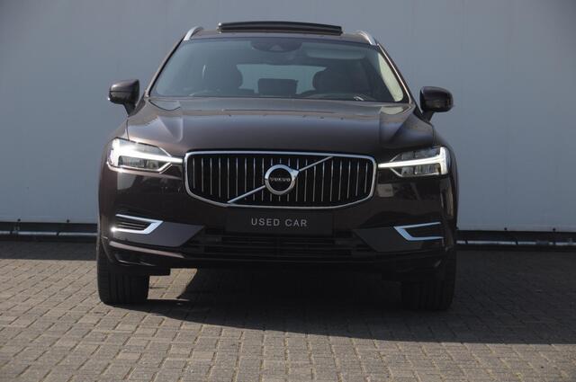 Volvo XC60 T8 390PK Automaat Recharge AWD Inscription / Head up display / Leer dashboard / Trekhaak / BLIS / Adaptieve cruise control / Panoramadak / Apple carplay / Parkeersensoren met camera / Elektrische achterklep / Elektrische stoelen met geheugen / Stoel en st