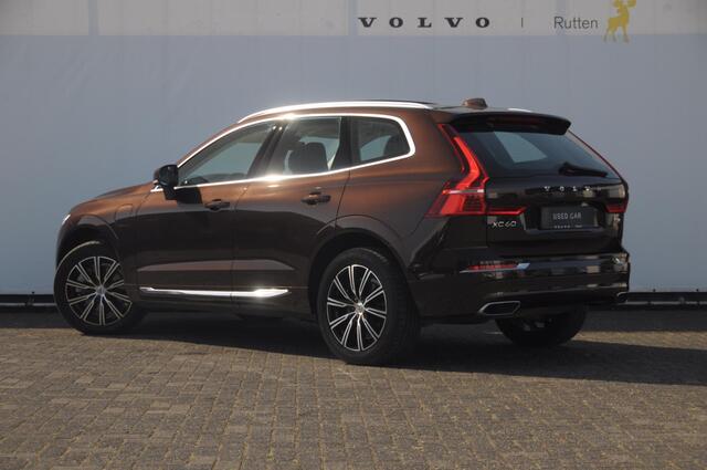 Volvo XC60 T8 390PK Automaat Recharge AWD Inscription / Head up display / Leer dashboard / Trekhaak / BLIS / Adaptieve cruise control / Panoramadak / Apple carplay / Parkeersensoren met camera / Elektrische achterklep / Elektrische stoelen met geheugen / Stoel en st