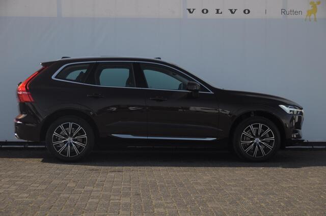 Volvo XC60 T8 390PK Automaat Recharge AWD Inscription / Head up display / Leer dashboard / Trekhaak / BLIS / Adaptieve cruise control / Panoramadak / Apple carplay / Parkeersensoren met camera / Elektrische achterklep / Elektrische stoelen met geheugen / Stoel en st