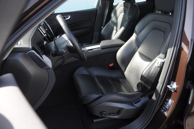 Volvo XC60 T8 390PK Automaat Recharge AWD Inscription / Head up display / Leer dashboard / Trekhaak / BLIS / Adaptieve cruise control / Panoramadak / Apple carplay / Parkeersensoren met camera / Elektrische achterklep / Elektrische stoelen met geheugen / Stoel en st