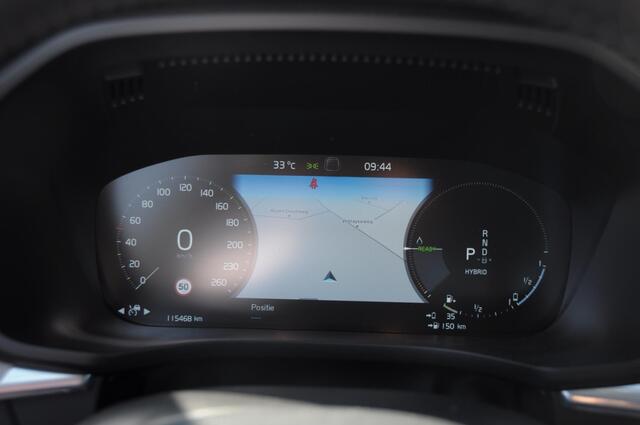 Volvo XC60 T8 390PK Automaat Recharge AWD Inscription / Head up display / Leer dashboard / Trekhaak / BLIS / Adaptieve cruise control / Panoramadak / Apple carplay / Parkeersensoren met camera / Elektrische achterklep / Elektrische stoelen met geheugen / Stoel en st