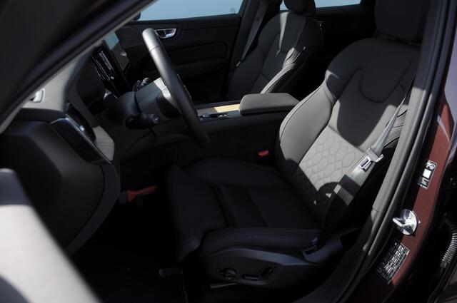 Volvo XC60 T6 350PK Automaat AWD Plus Dark / Trekhaak / BLIS / Adaptieve cruise control / Panoramadak / Apple carplay / Parkeersensoren met camera / Elektrische achterklep / Elektrische stoelen met geheugen / Stoel en stuurwielverwarming