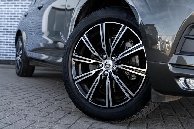 Volvo XC60 T5 Momentum | Navigatie | Stoelverwarming | Lederen Bekleding | Sportstoelen | Keyless Entry | DAB | Elek. Achterklep | LED Koplampen | Elek. Stoelen | Lichtmetalen Velgen 19 inch