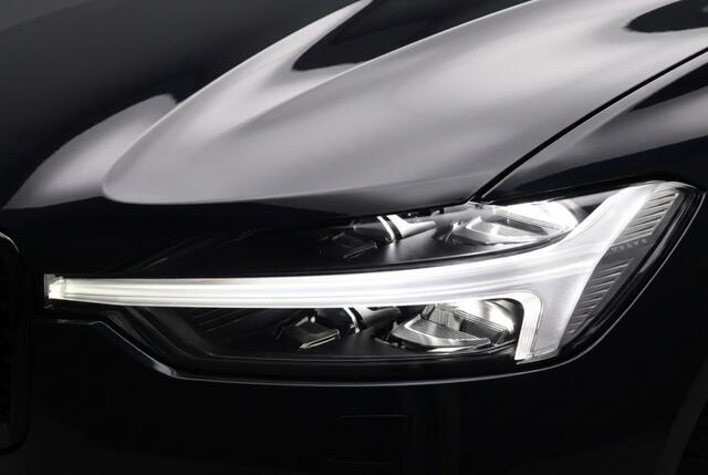 Volvo XC60 MHEV B5 250pk R Design Pano l Stoelkoeling l Trekhaak l 360 l VO