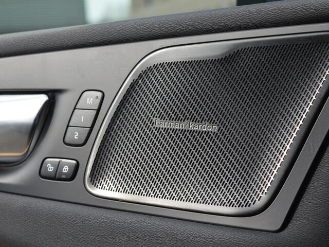 Volvo XC60 2.0 T6 Recharge AWD Plus Dark | Trekhaak