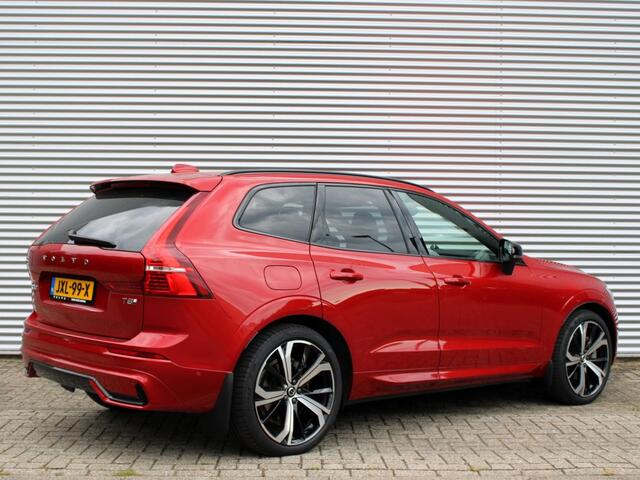 Volvo XC60 2.0 T8 Plug-in hybrid AWD Ultra Dark Automaat / Luchtvering Bowers & Wilkins / Trekhaak / Panoramadak / 21"velgen / Gelaagde zijruiten / Privacy Glass